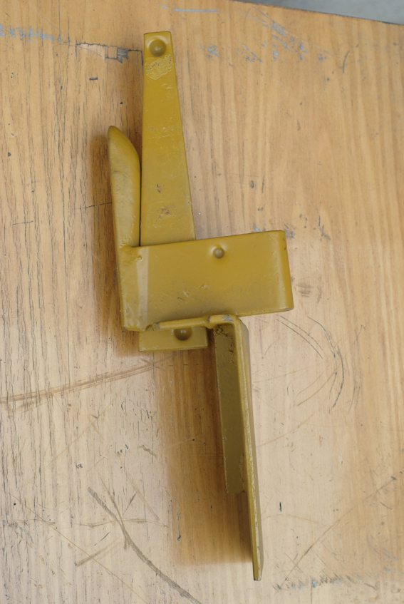 Kwikstage System-End Toe Board Bracket